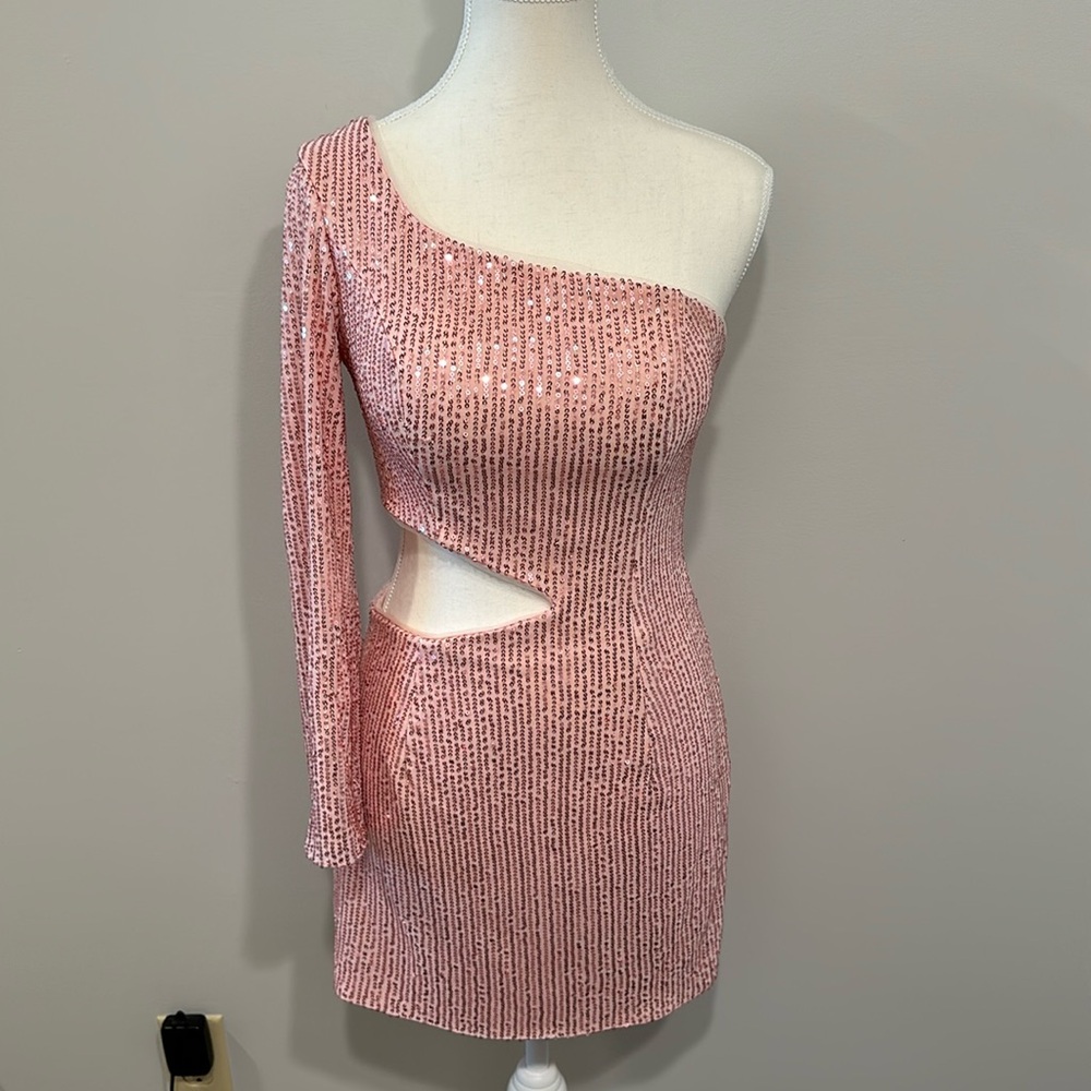 One shoulder homecoming, prom, formal dress. Size 8, light pink. Worn once. EUC
